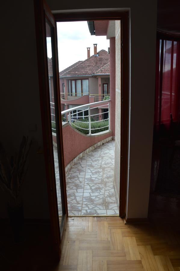 Poseidon Apartment Ni Exterior foto